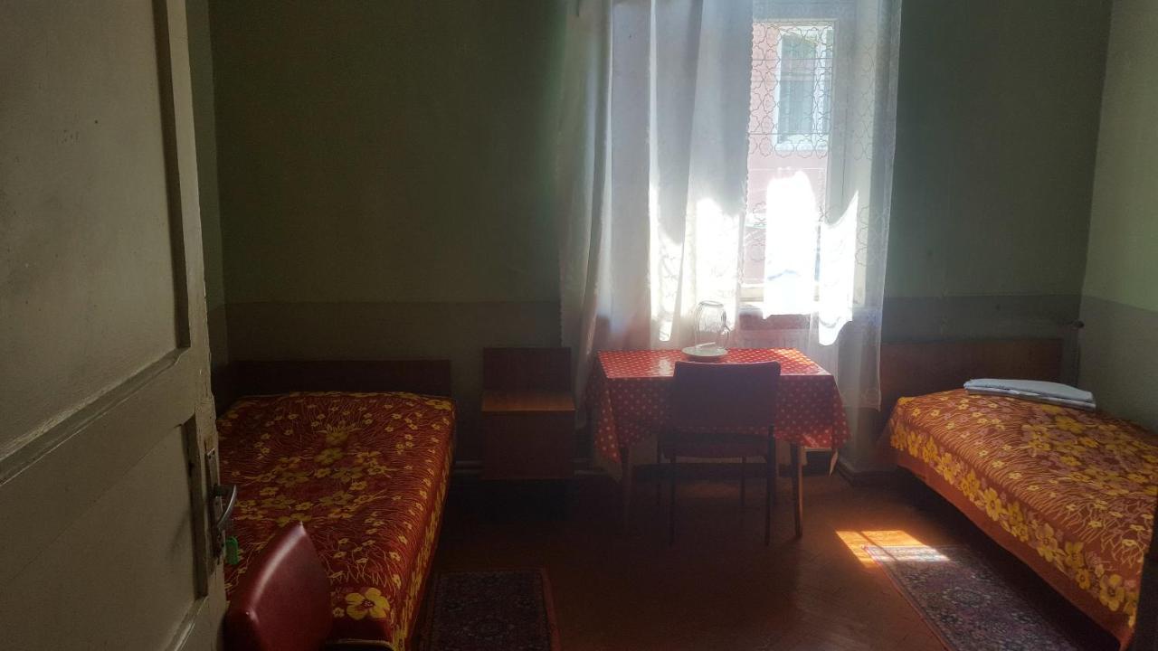 Firuza Hostel Borjomi Eksteriør billede